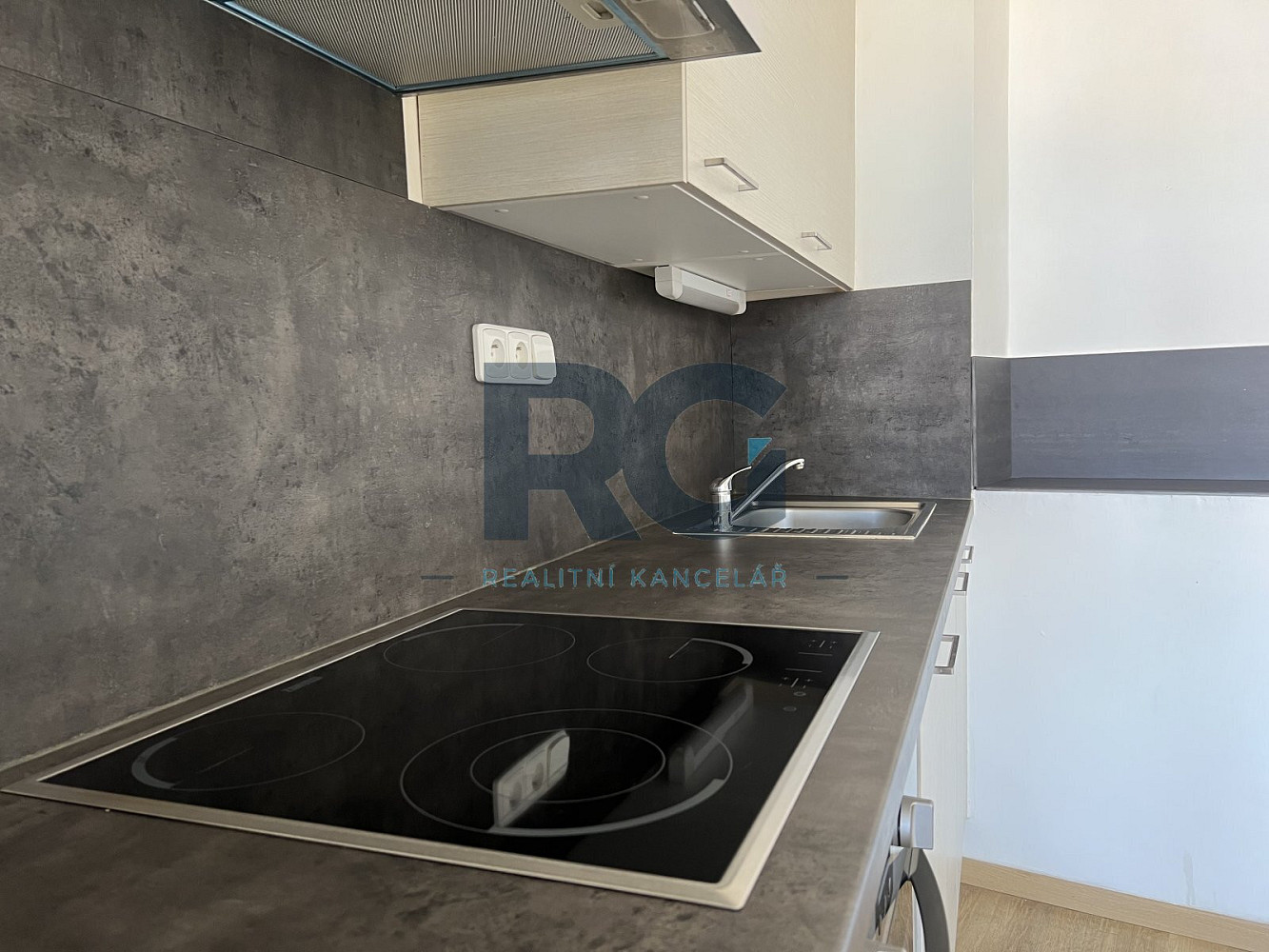 Pronájem bytu 1+kk 35 m² – fotografie 5