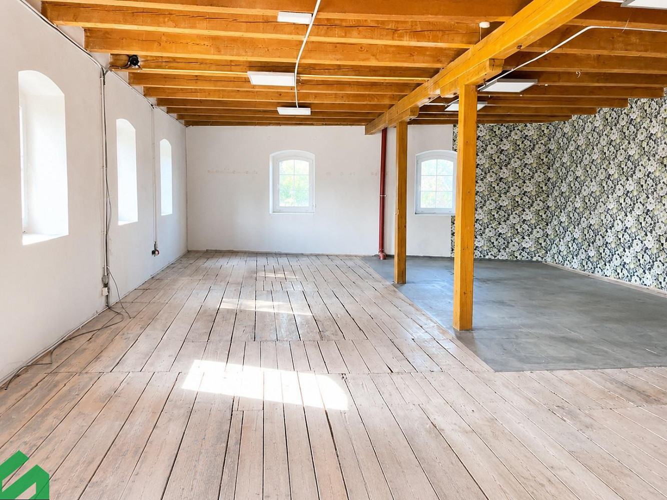 Pronájem skladovacích prostor 537 m²