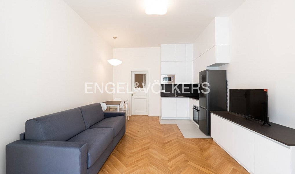 Pronájem bytu 2+kk 56 m², Praha – náhled fotky 3