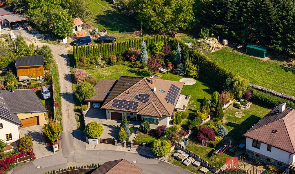 Prodej domu 195 m² s pozemkem 1 215 m², Kamenice – náhled fotky 2