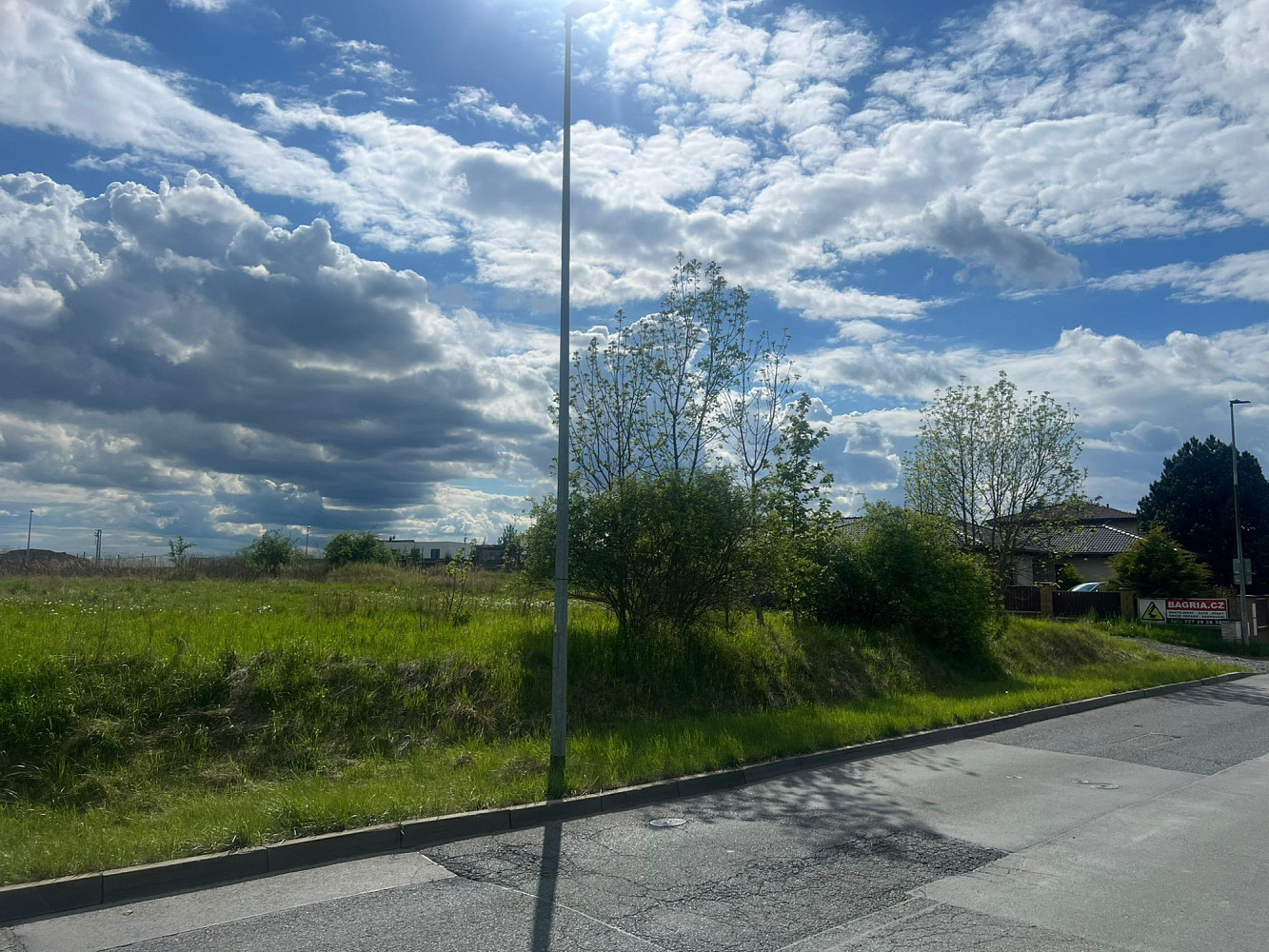 Prodej stavebního pozemku 2 300 m² – fotografie 3