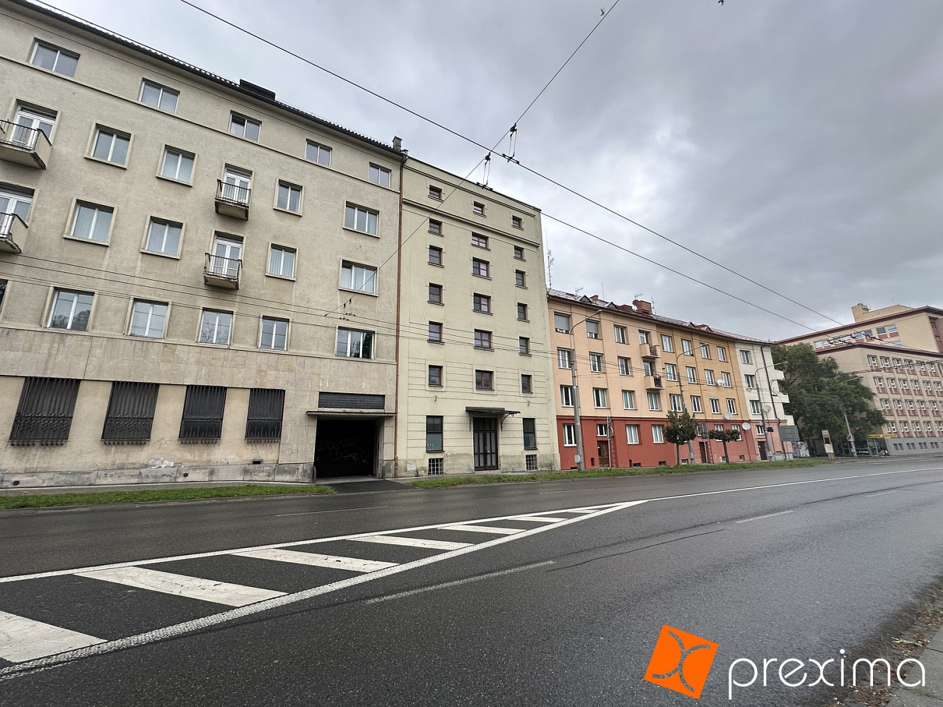 Prodej nájemního domu, činžáku 2 200 m²