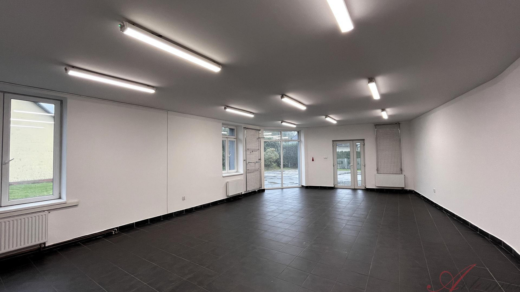 Pronájem obchodních prostor 120 m²
