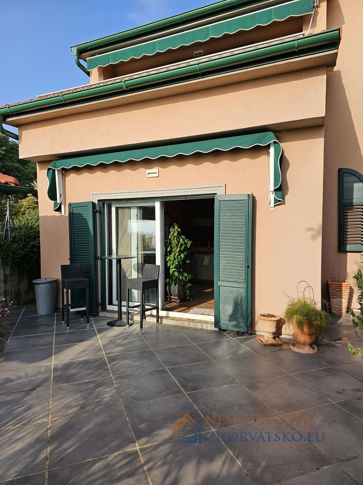 Prodej domu 235 m² s pozemkem 986 m² - Aanzicht 4