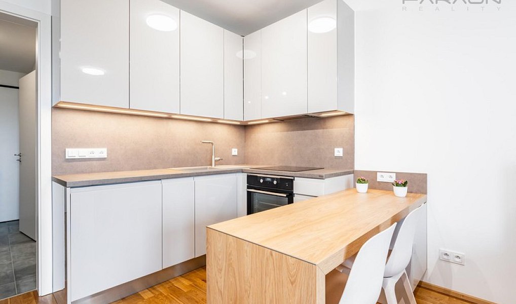 Prodej bytu 1+kk 31 m², Praha – fotka 1 z 13