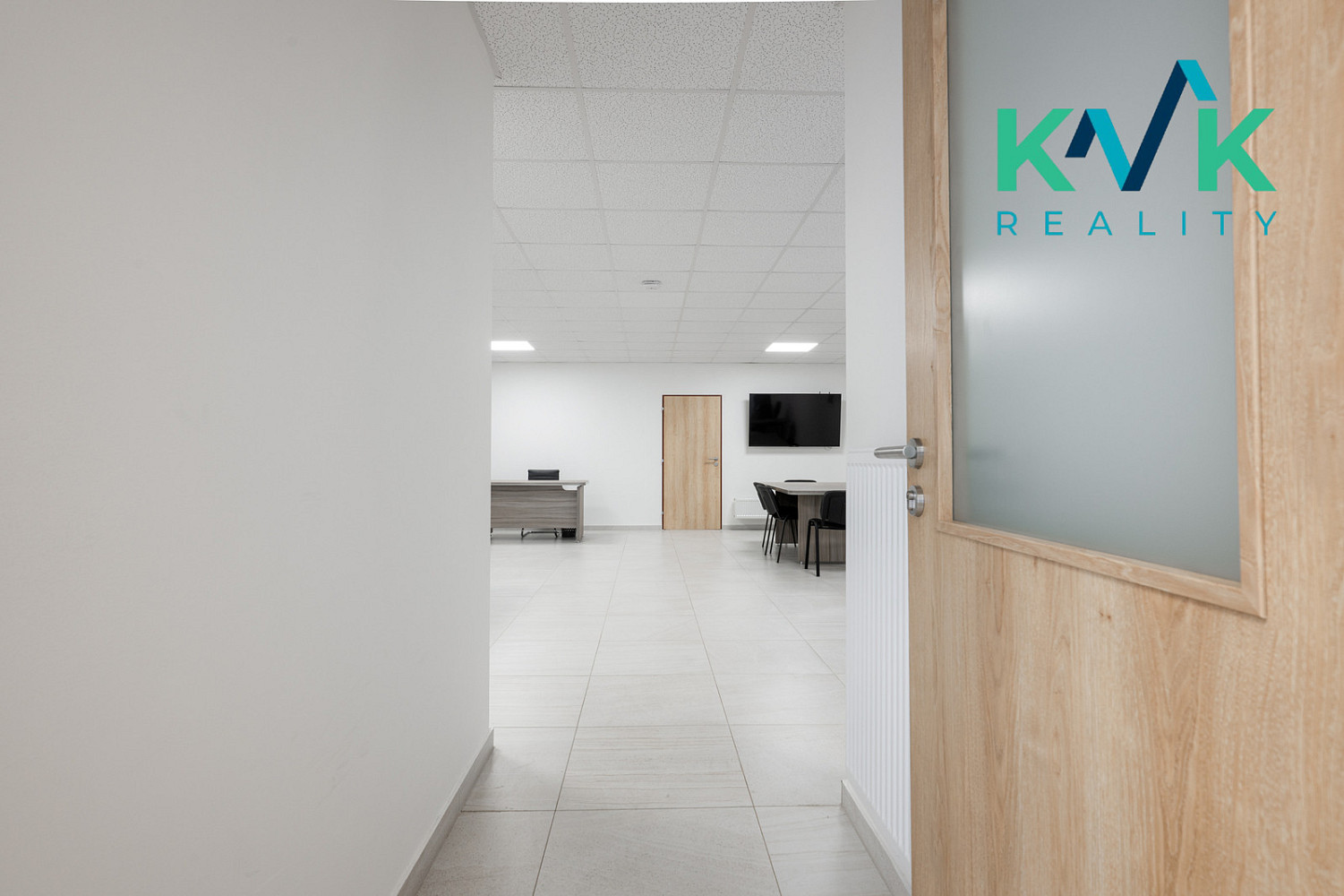 Prodej kanceláře 92 m² — photo 2