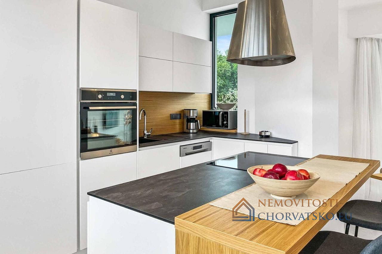 Prodej domu 403 m² s pozemkem 1 450 m² – další