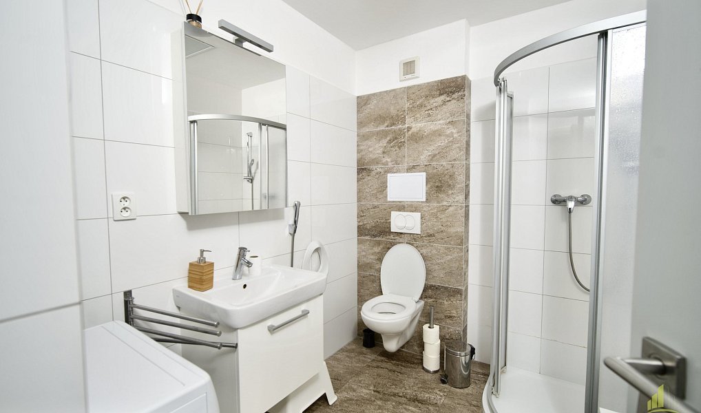 Prodej ubytovacího objektu 144 m², Hlohovec – náhled fotky 8