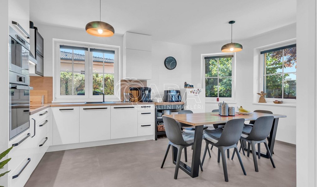 Prodej domu 255 m² s pozemkem 775 m², Šestajovice – náhled fotky 6