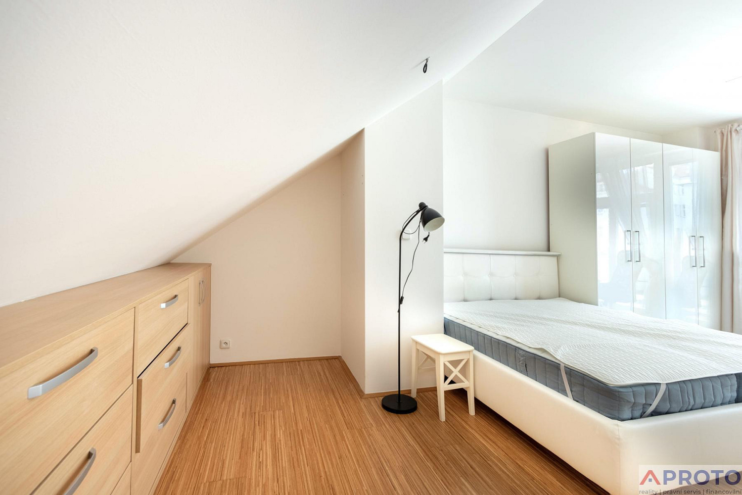 Pronájem bytu atypického 62 m² – fotografie 2
