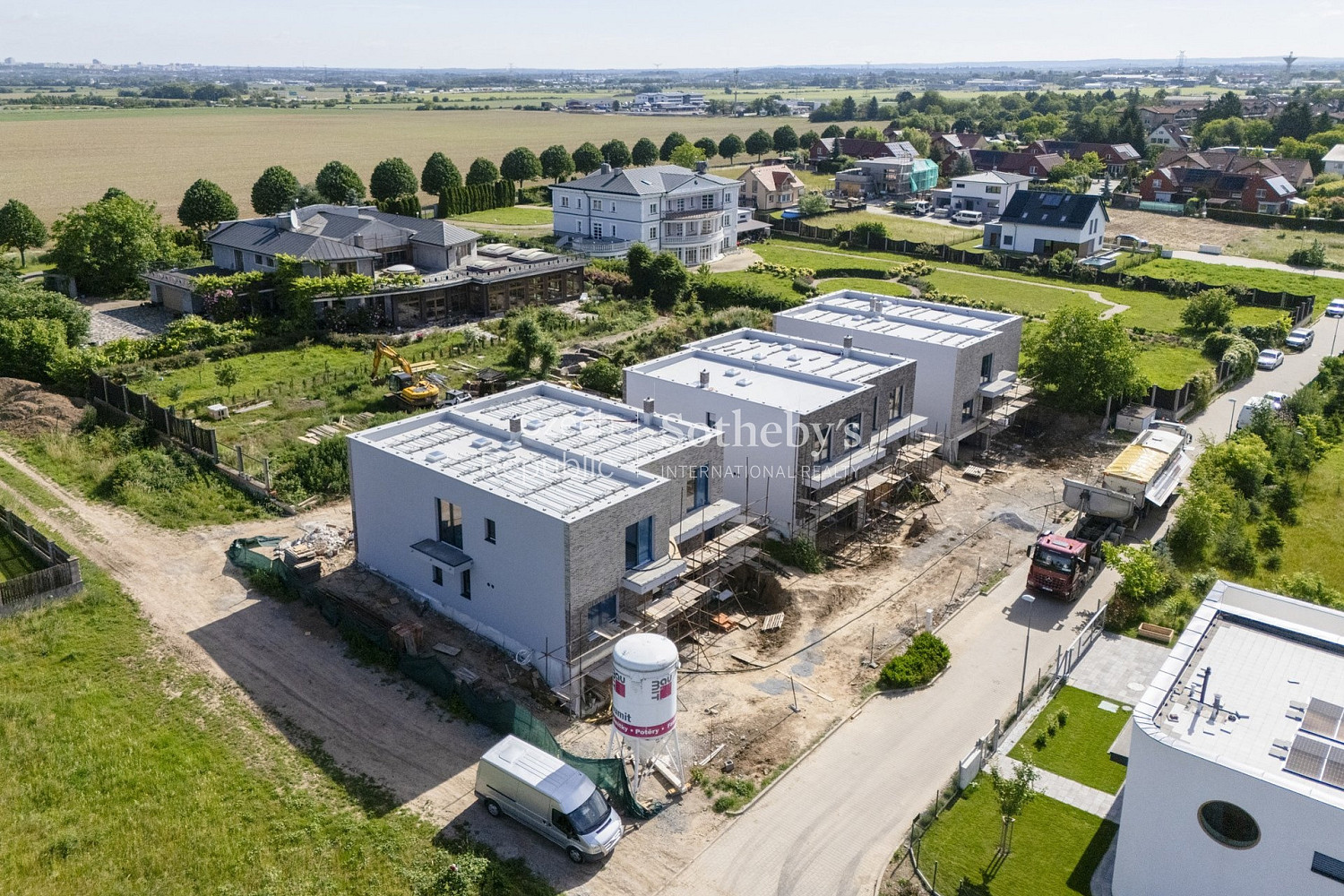Prodej domu 211 m² s pozemkem 390 m² – fotografie 2
