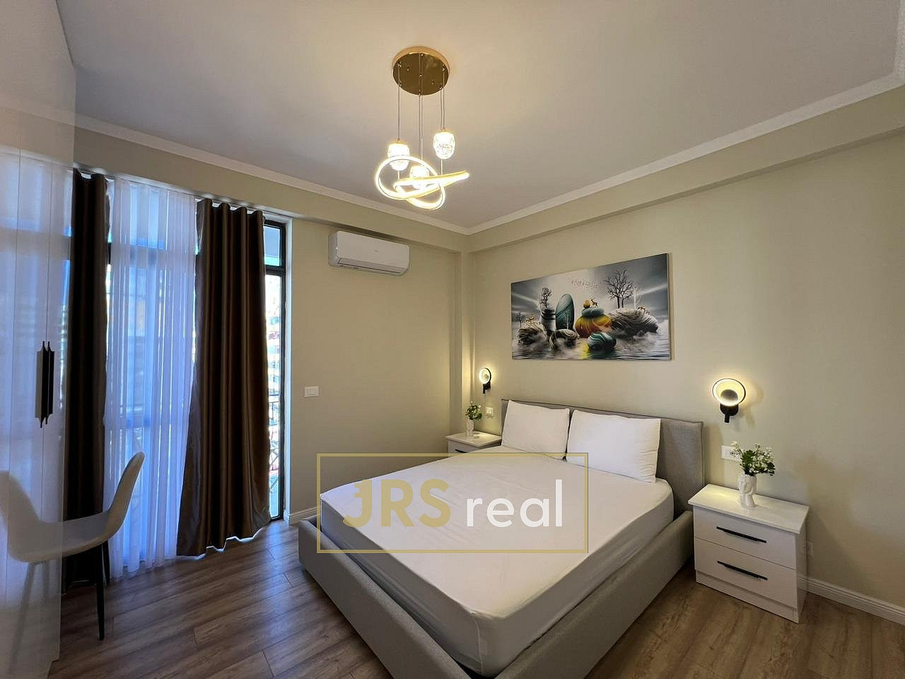 Prodej bytu 2+kk 56 m² – pohled 2