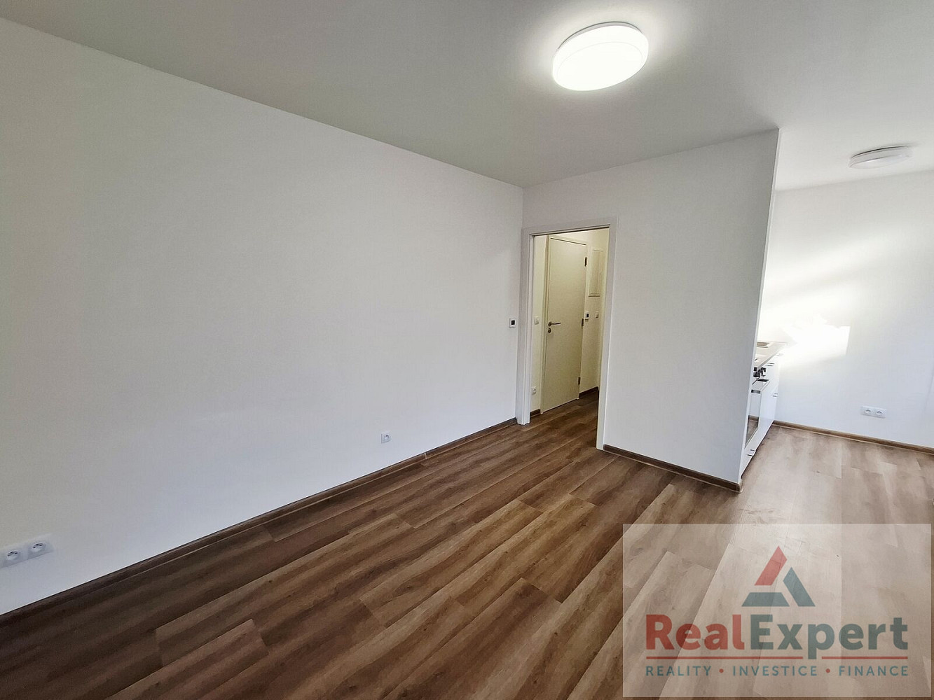 Pronájem bytu 1+kk 20 m² – fotografie 2