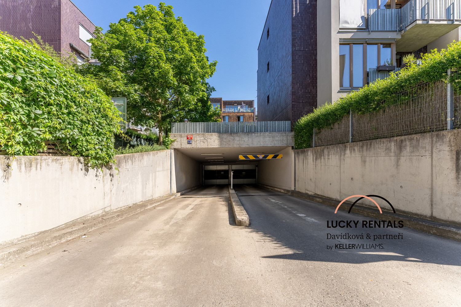 Pronájem garážového stání 13 m2 — photo 3