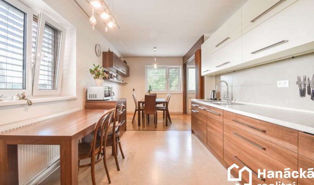 Prodej domu 345 m² s pozemkem 1 131 m², Kladky – náhled fotky 2