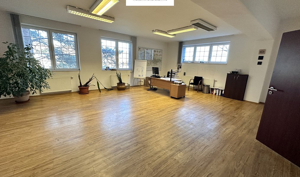Prodej skladovacích prostor 1 088 m², Králův Dvůr – náhled fotky 15