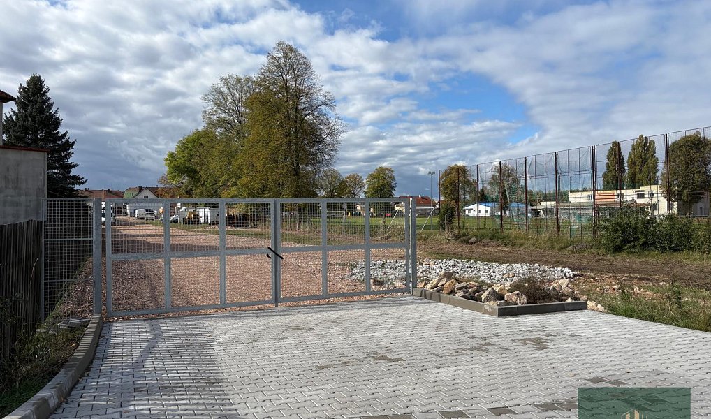 Pronájem pozemku, 1900 m², Plzeň-sever, Líně