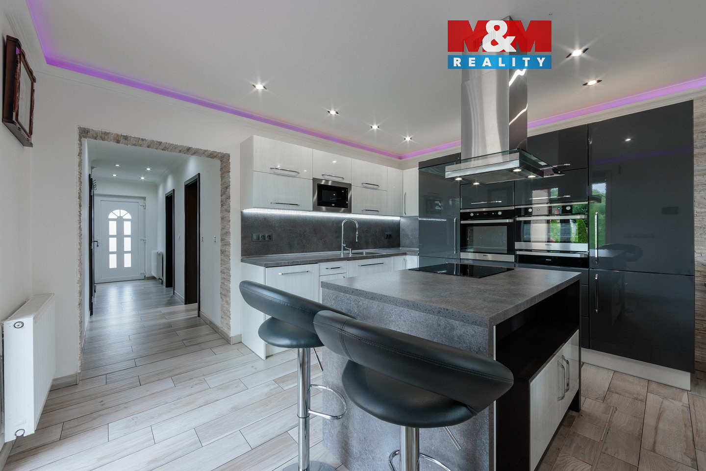 Prodej domu 198 m² s pozemkem 742 m² – fotografie 2