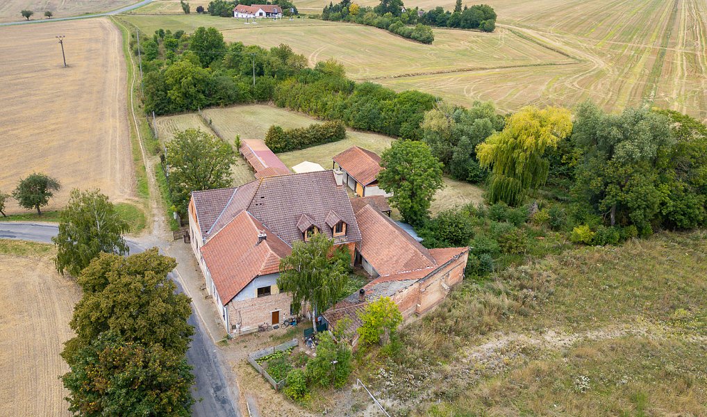 Prodej ubytovacího objektu 852 m², Chroustovice – náhled fotky 7