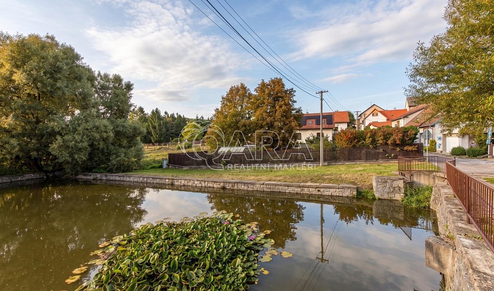 Prodej stavebního pozemku 1 555 m², Krhanice – náhled fotky 13
