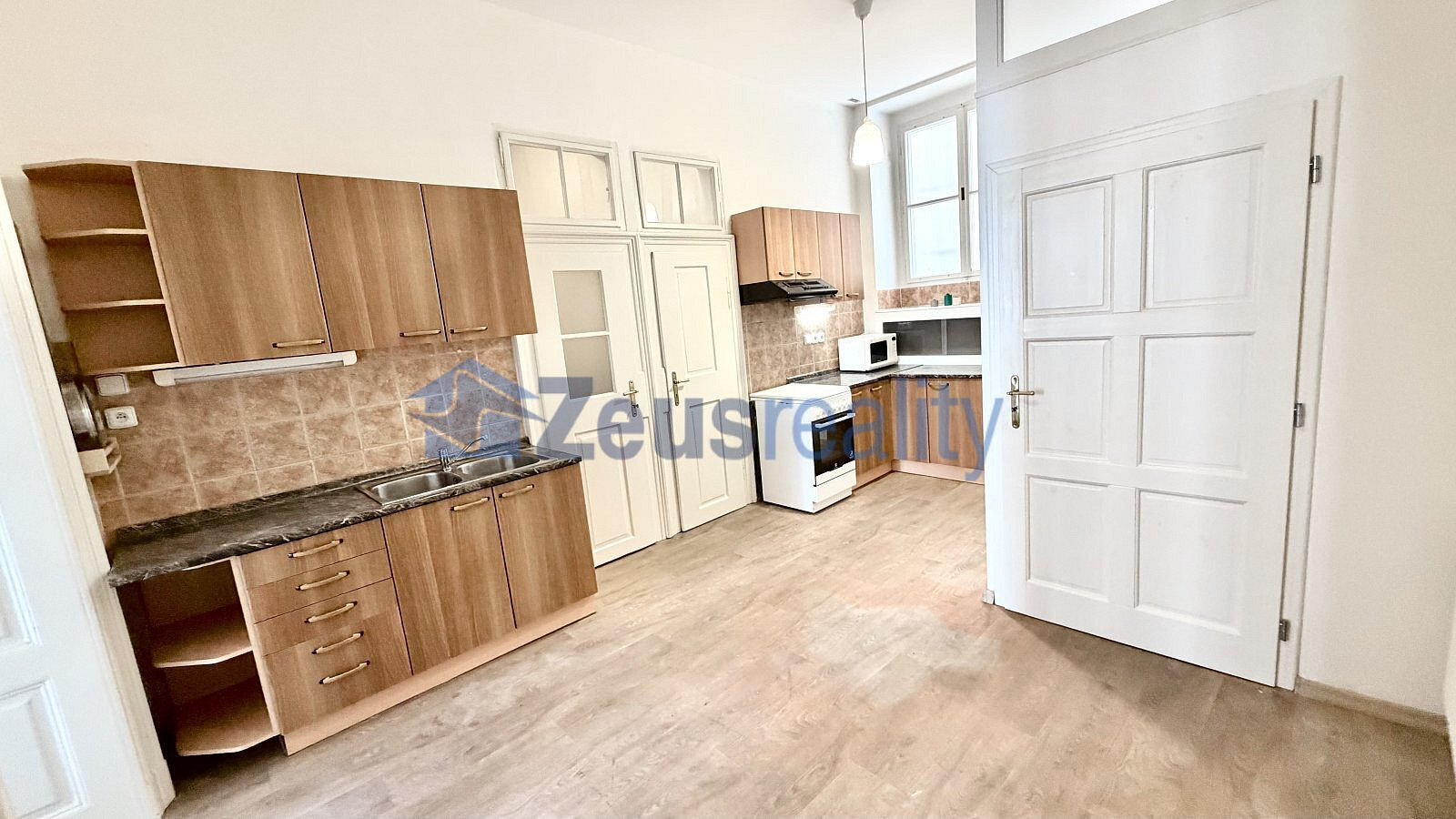 Pronájem bytu 2+1 70 m² — photo 2