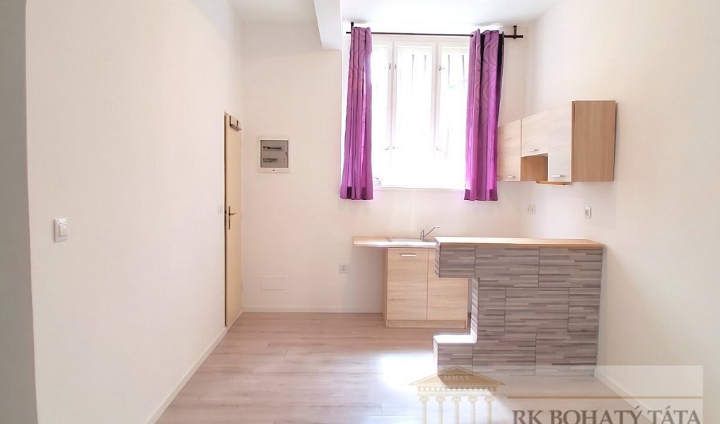 Pronájem skladovacích prostor 26 m², Praha – fotka 1 z 8