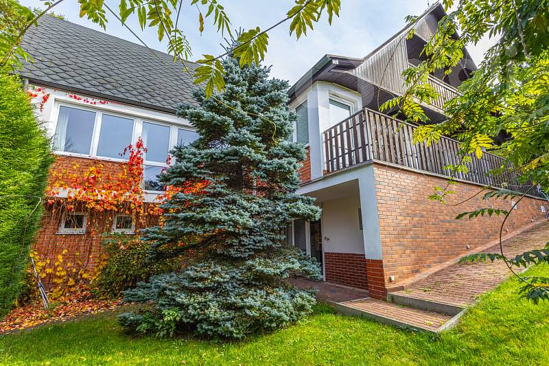 Prodej domu 280 m² s pozemkem 894 m², Zvole