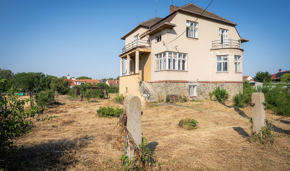 Prodej domu 309 m² s pozemkem 2 242 m², Křenovice – fotka 1 z 26
