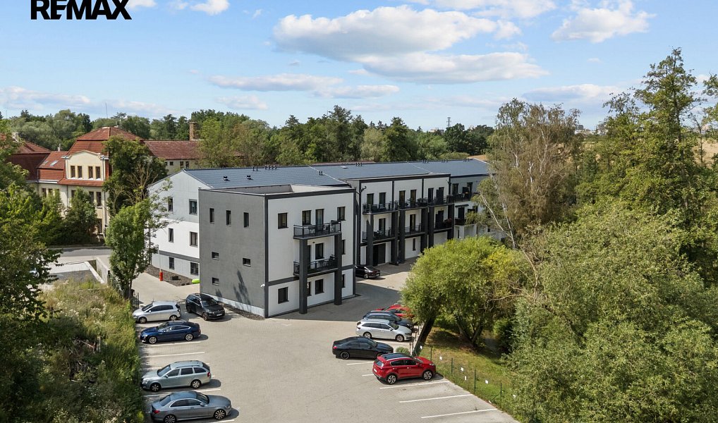 Prodej bytu 1+kk 29 m², Praha – fotka 1 z 22