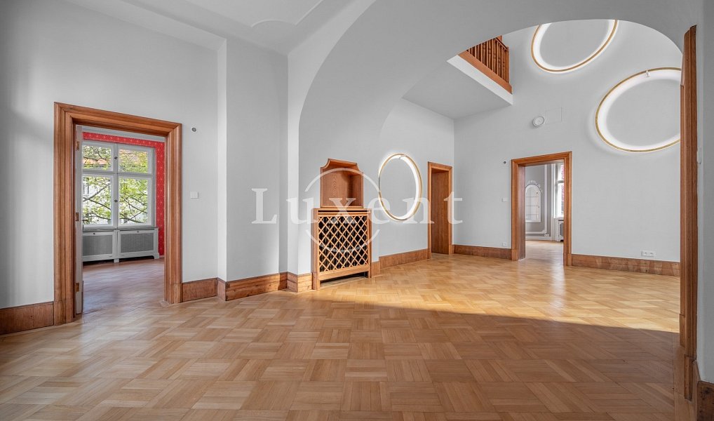 Prodej domu 726 m² s pozemkem 945 m², Praha – náhled fotky 7