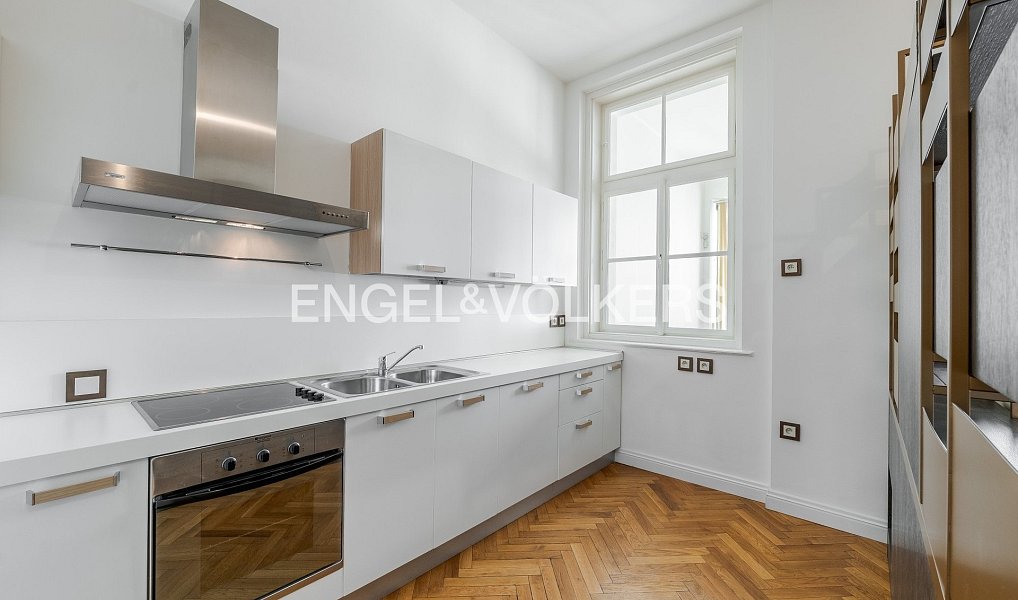 Pronájem bytu 3+1 138 m², Praha – náhled fotky 4