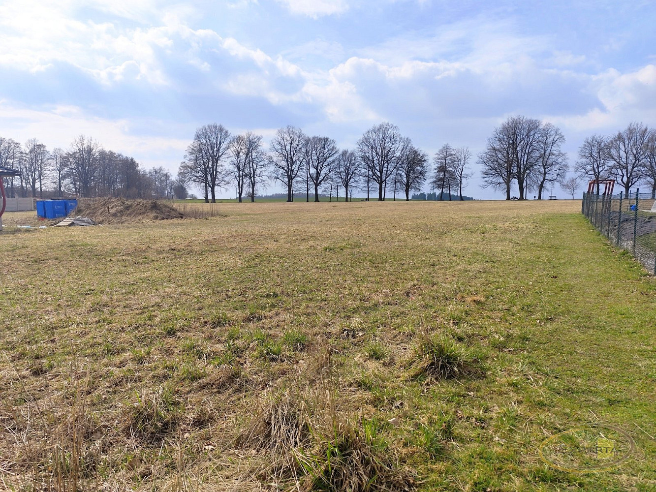 Prodej stavebního pozemku 971 m² – fotografie 3