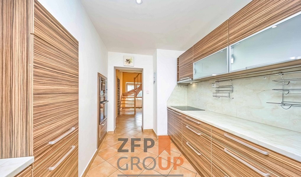 Prodej domu 227 m² s pozemkem 889 m², Senice na Hané – náhled fotky 4