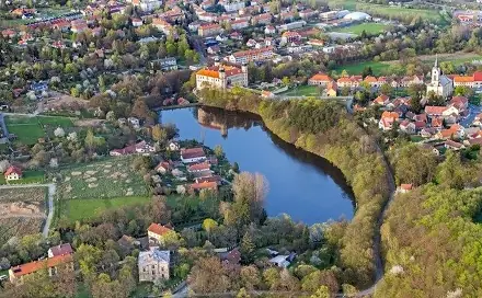 Prodej stavebního pozemku 1 923 m², Na Oboře, Mníšek pod Brdy, okres Praha-západ