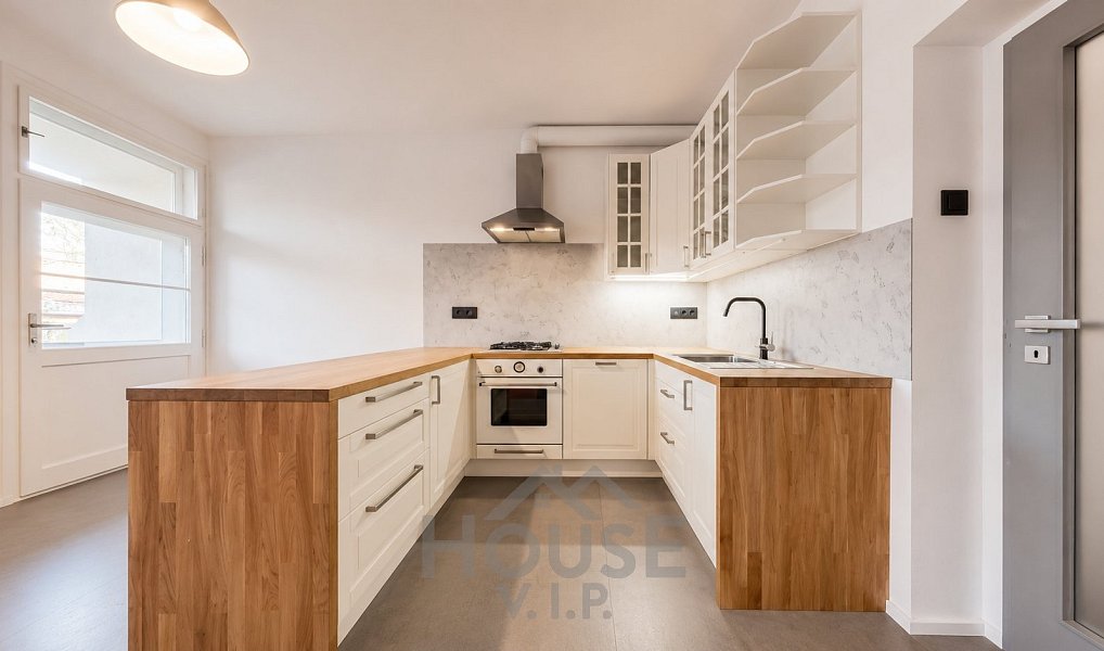 Prodej bytu 2+1 81 m², Praha – fotka 1 z 36