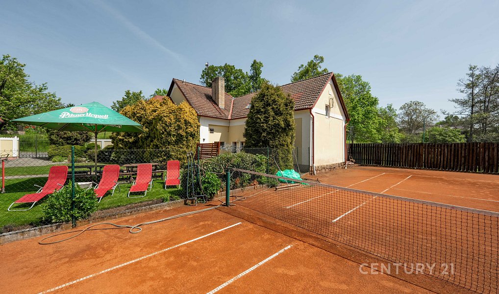 Prodej domu 155 m² s pozemkem 1 723 m², Jesenice – fotka 1 z 11