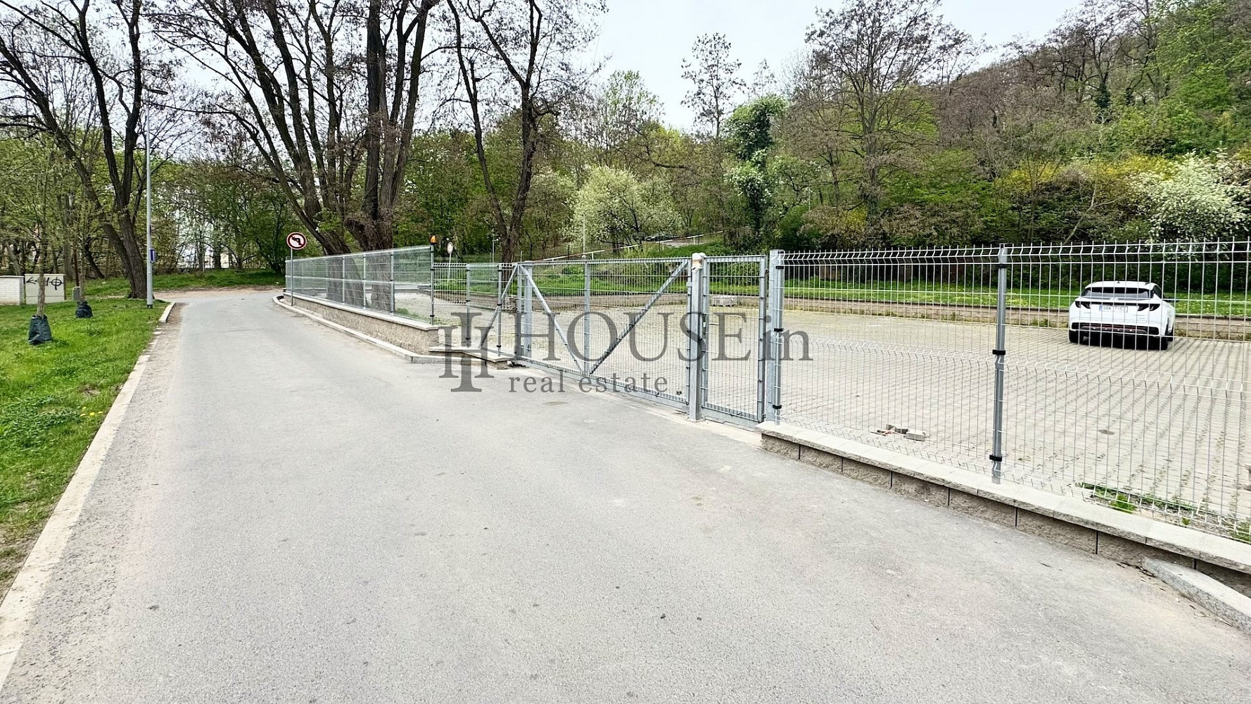 Pronájem parkovacího stání, 12 m2 - praha - vysočany — photo 4