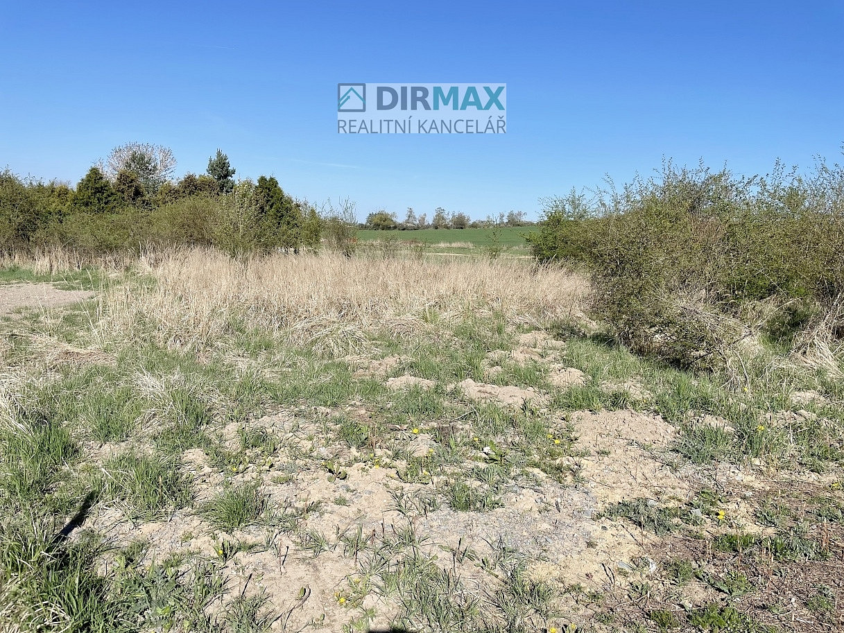 Prodej stavebního pozemku 999 m² – fotografie 2
