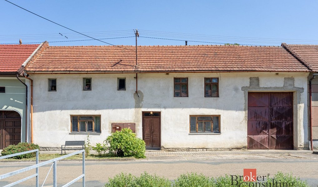 Prodej domu 250 m² s pozemkem 2 232 m², Kožušice – fotka 1 z 17