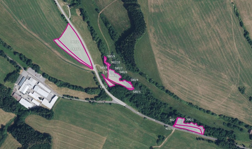 Prodej pole 15 624 m², Pecka – fotka 1 z 3