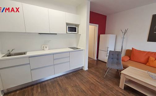 Pronájem bytu 1+kk 34 m², nám. 1. května, Kuřim, okres Brno-venkov