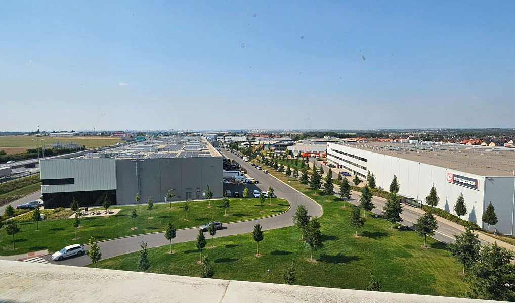 Pronájem kanceláře 322 m², Nupaky – náhled fotky 15