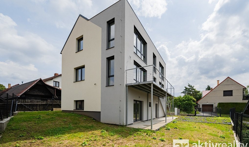 Prodej domu 248 m² s pozemkem 390 m², Jevany – fotka 1 z 24