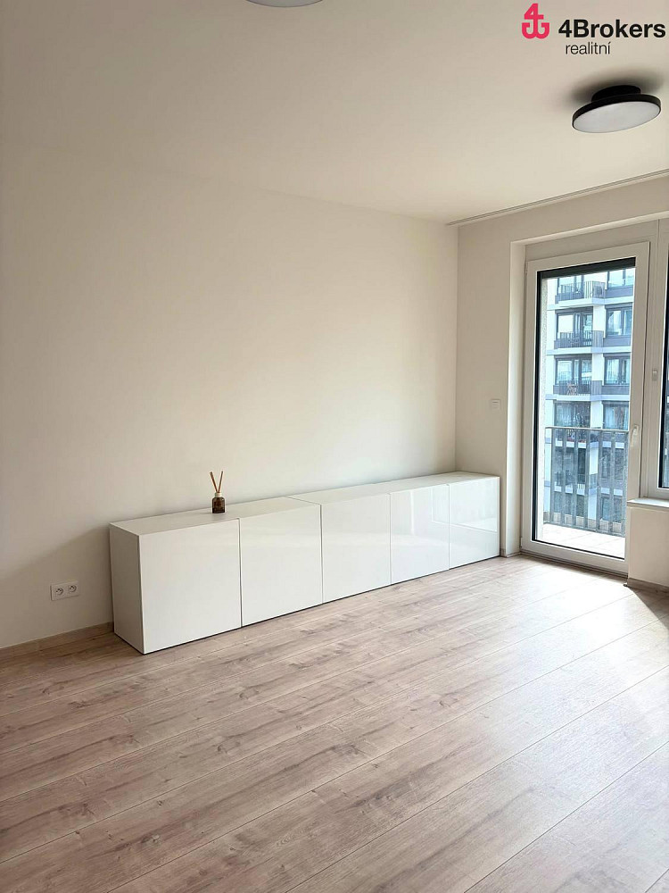 Pronájem bytu 1+kk 36 m² – fotografie 2