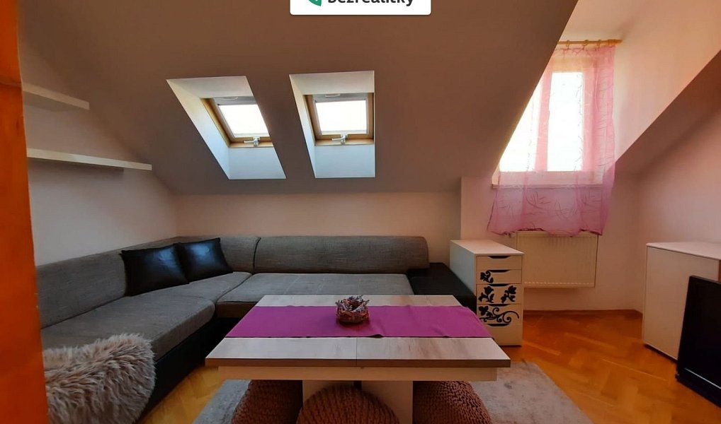 Prodej bytu 1+kk 35 m², Praha – fotka 1 z 11