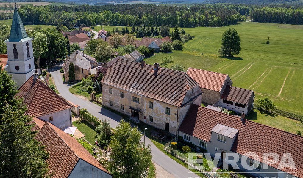 Prodej domu 631 m² s pozemkem 856 m², Uzeničky – náhled fotky 3