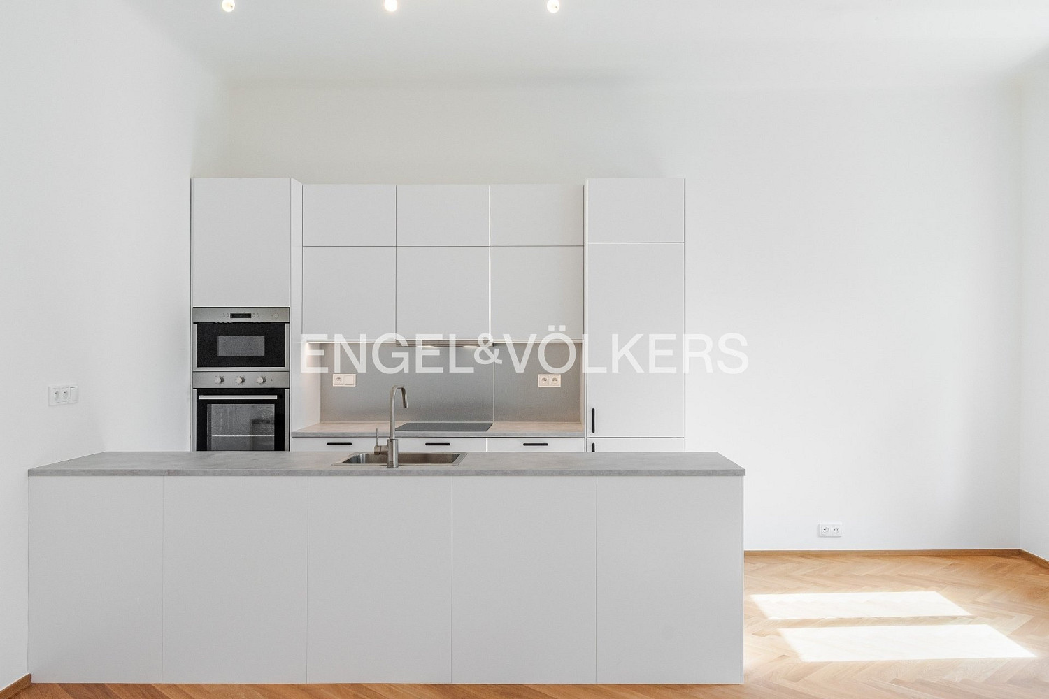Pronájem bytu 2+kk 90 m² – fotografie 2
