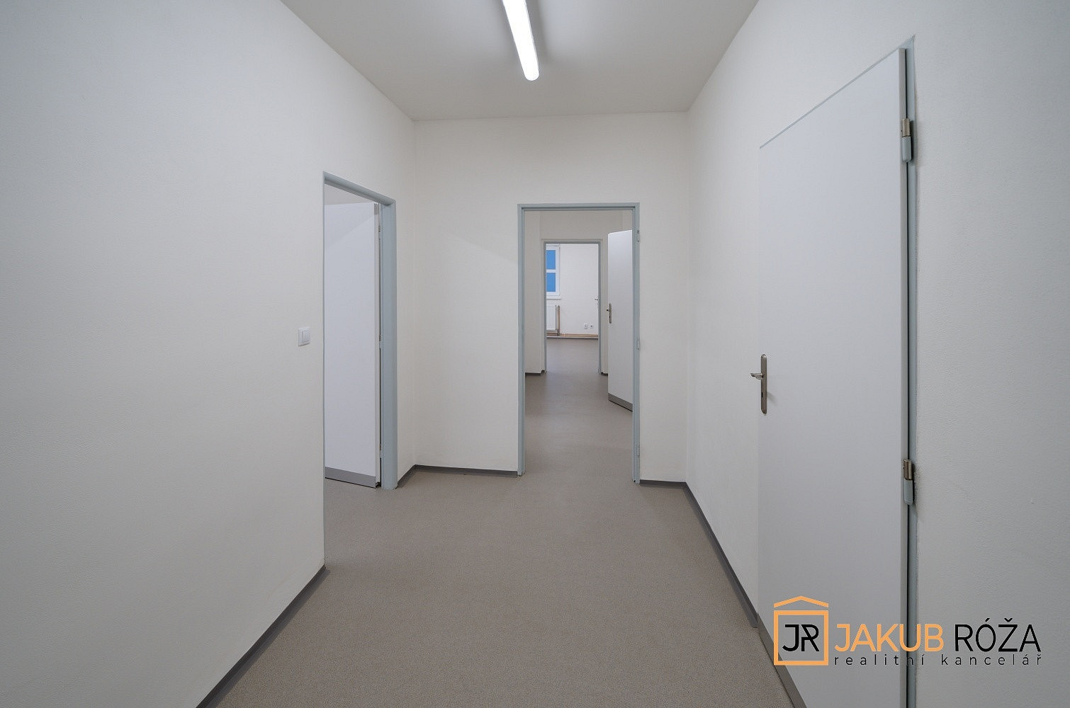 Pronájem kanceláře 206 m² – fotografie 4