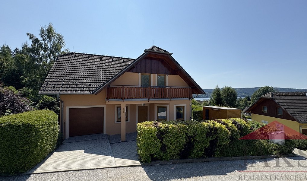 Prodej domu 228 m² s pozemkem 1 050 m², Lipno nad Vltavou – fotka 1 z 32