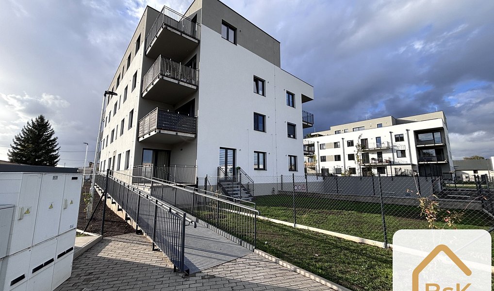 Pronájem bytu 1+kk 32 m², Praha – náhled fotky 13
